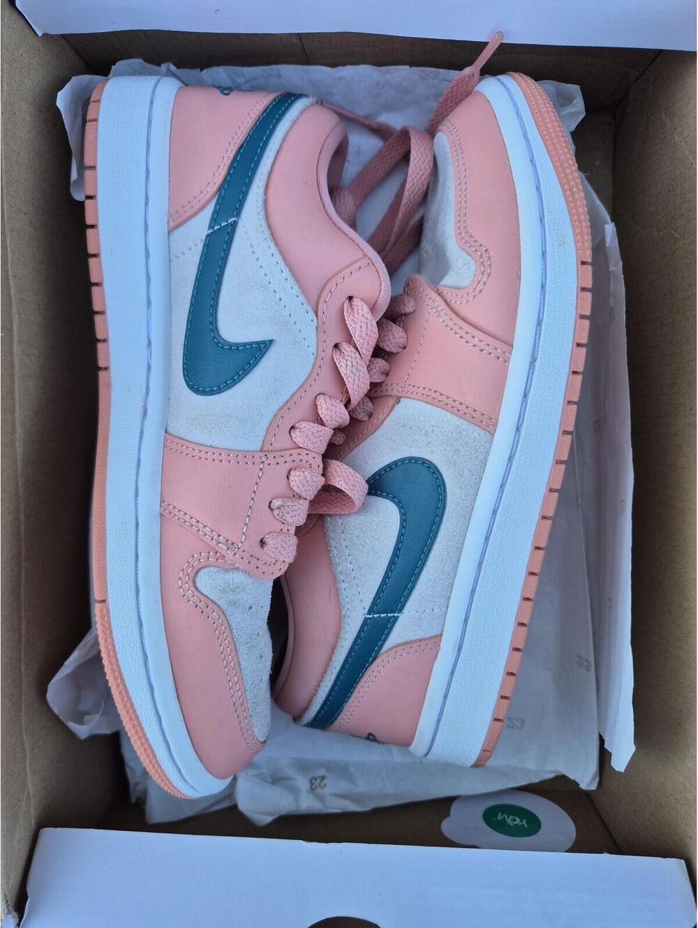 Air Jordan 1 Low trainers in pink and dark teal Size 5.5 W